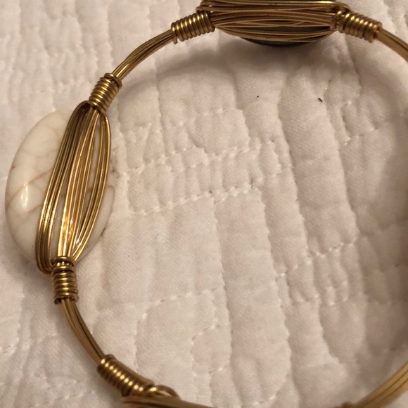 Gold bangle with cream and gold stones - Picture 5 of 6